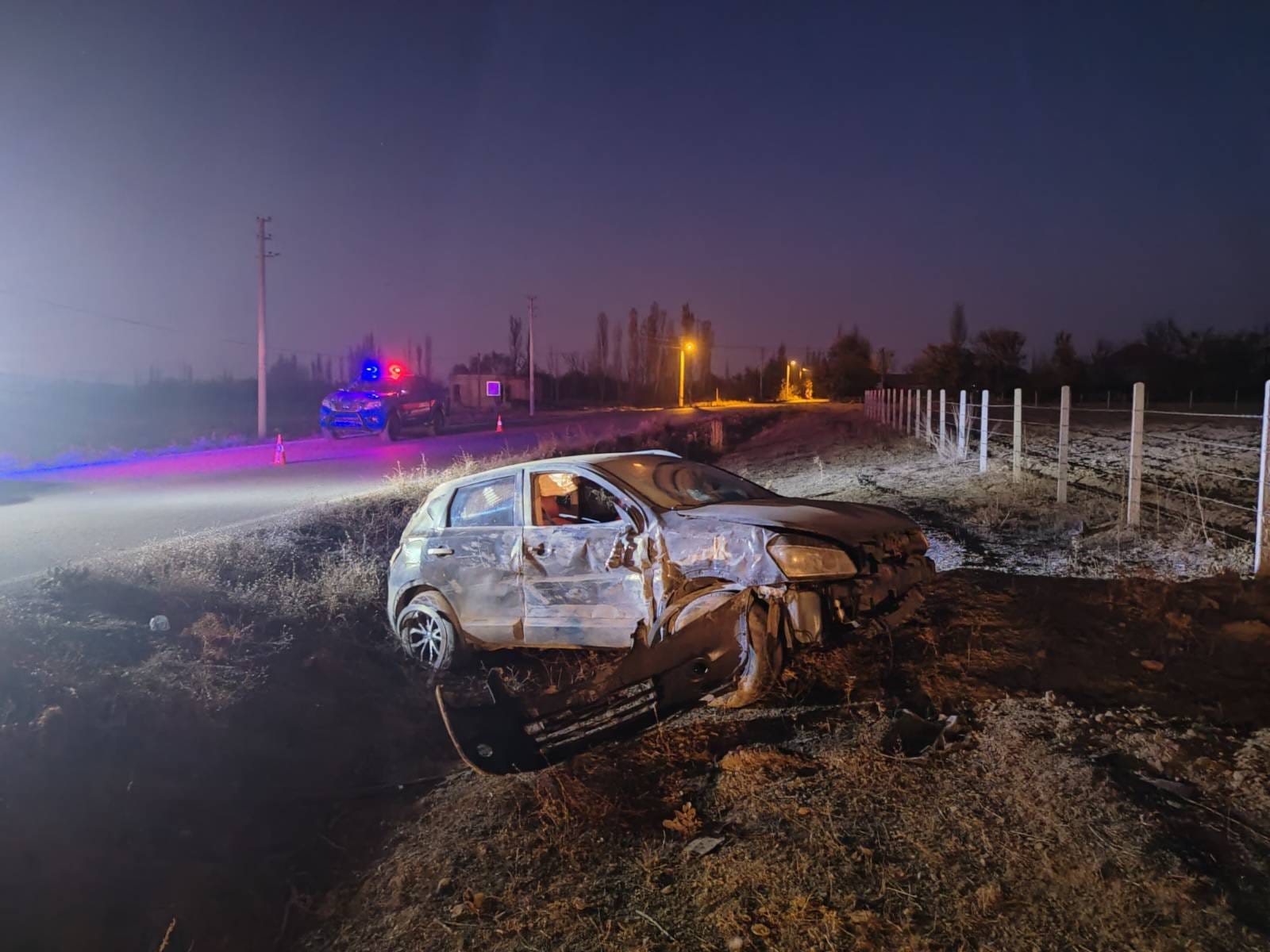 Afyonkarahisar’da iki otomobilin çarpıştığı ve araçların hurdaya döndüğü kazada 4