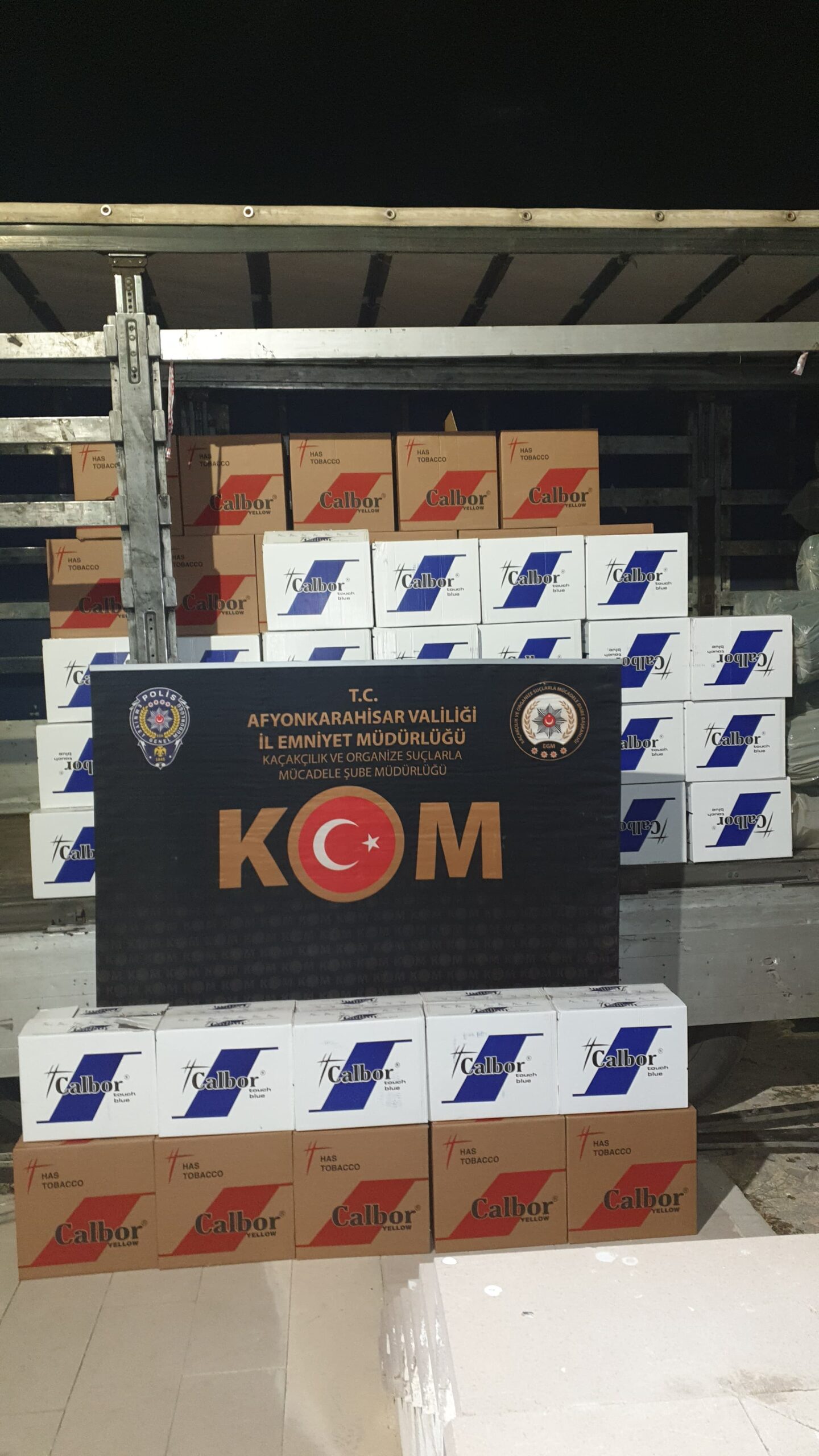 Afyonkarahisar’da polis tarafından şüphe üzerine durdurulan bir tırda yapılan aramada