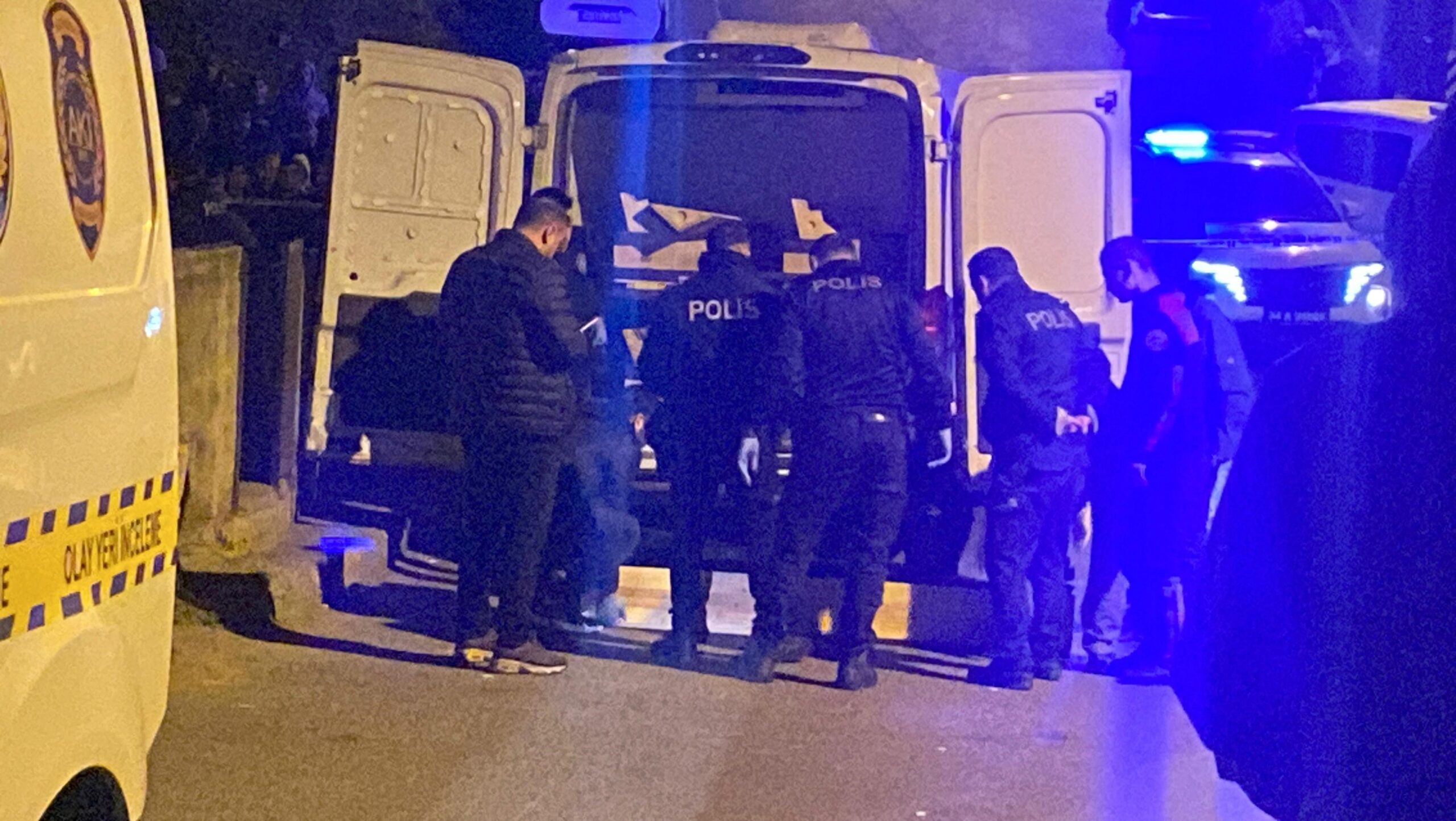 Sultanbeyli'de bir şahsın sosyal medya üzerinden mesajlaştığı kadının eşi ile
