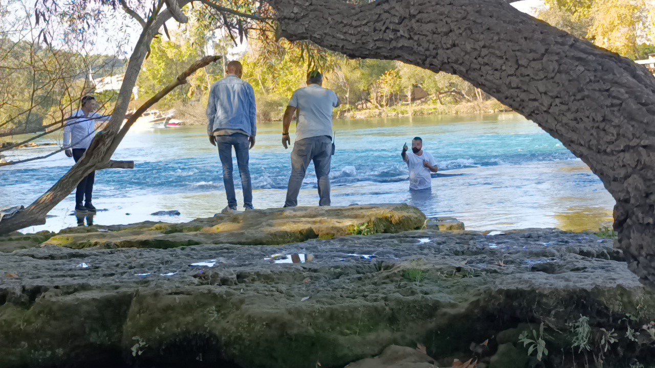  Antalya'da uzaklaştırma kararı aldıran eşinin çocuğunu kendisine göstermediği iddiasıyla Şavlak