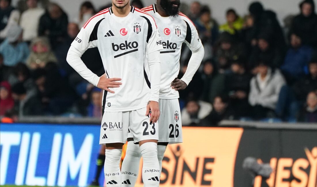 Mete Vardar: “Bu hakemin oğlu olsam eve geldiğinde yüzüne tükürürüm” Beşiktaş Asbaşkanı Mete Vardar, Başakşehir maçı sonrası yaptığı açıklamada hakem