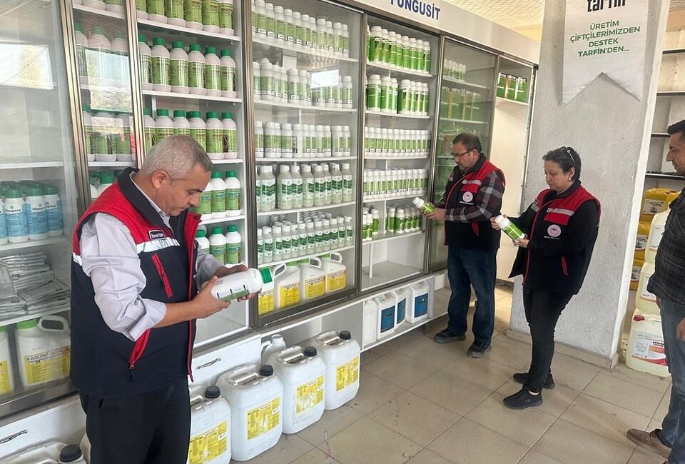 Afyonkarahisar Tarım ve Orman İl Müdürlüğü ekipleri tarafından bitki koruma