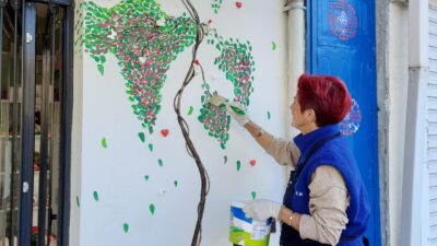 Mudanya'nın uluslararası üne sahip ressamı Nihal Dalmazgil, el işi eserleri