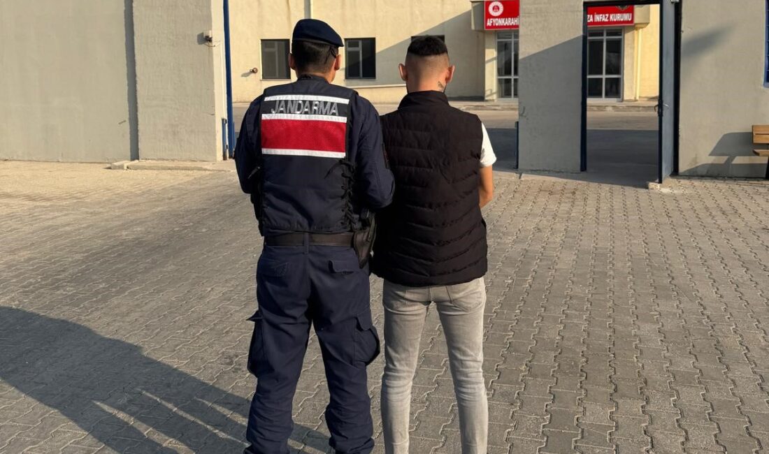 4 yıl 2 ay hapis cezasıyla aranan şahsı jandarma yakaladı Afyonkarahisar’da kasten yaralama suçundan 4 yıl 2 ay hapis cezasıyla