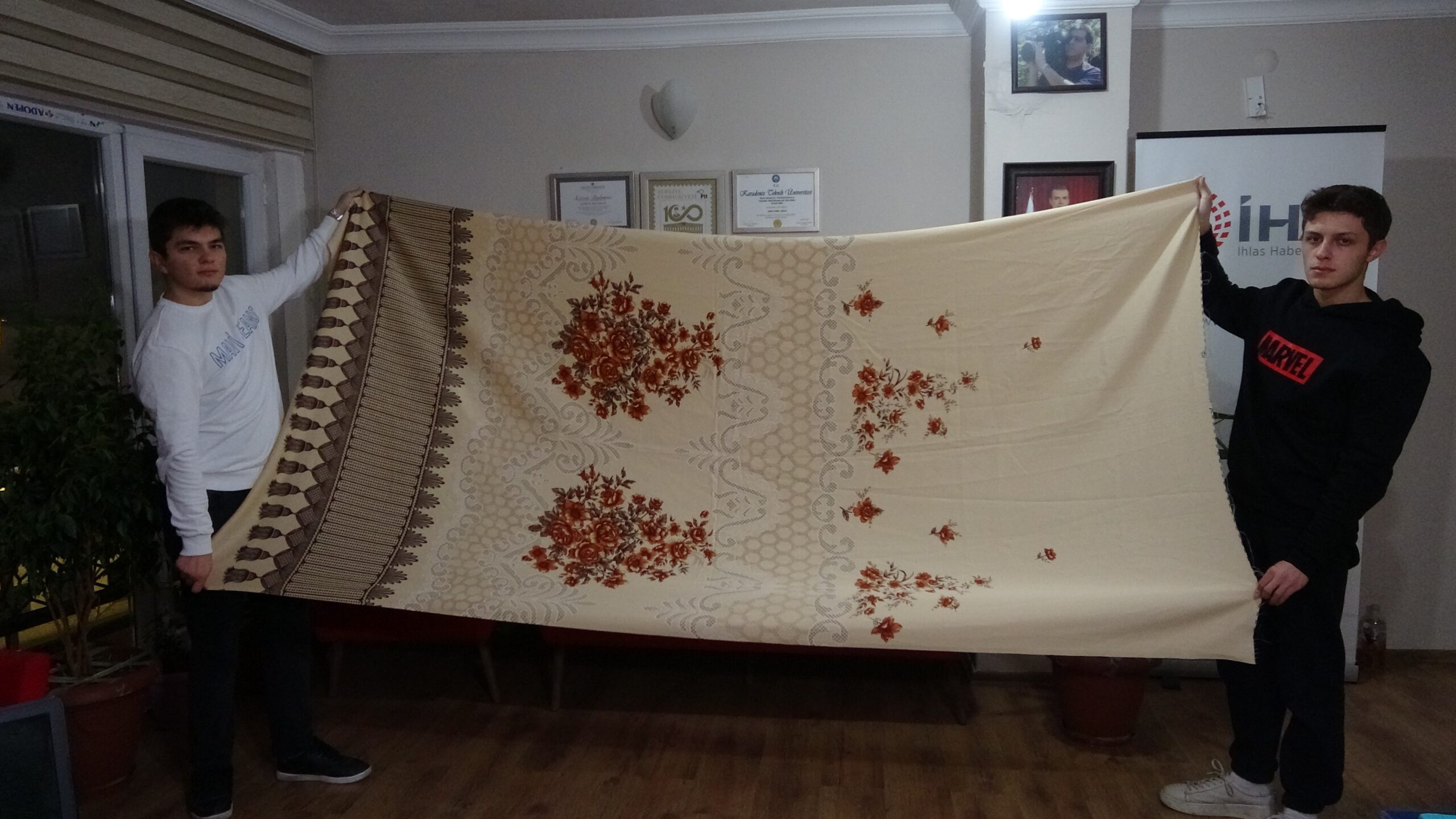 Sivas’ta yaşayan Salih Erdoğan, anneannesinden kalma 70 yıllık nostaljik perdeleri