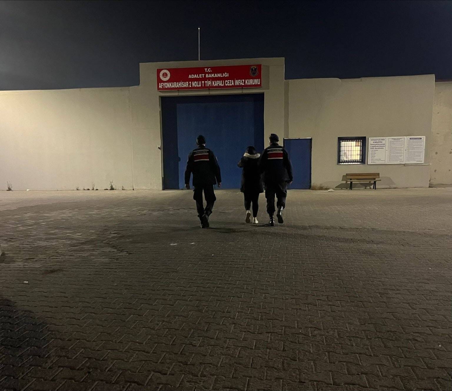 Afyonkarahisar’da uyuşturucu bulundurmak ve kullanmak suçundan 4 yıl 23 gün