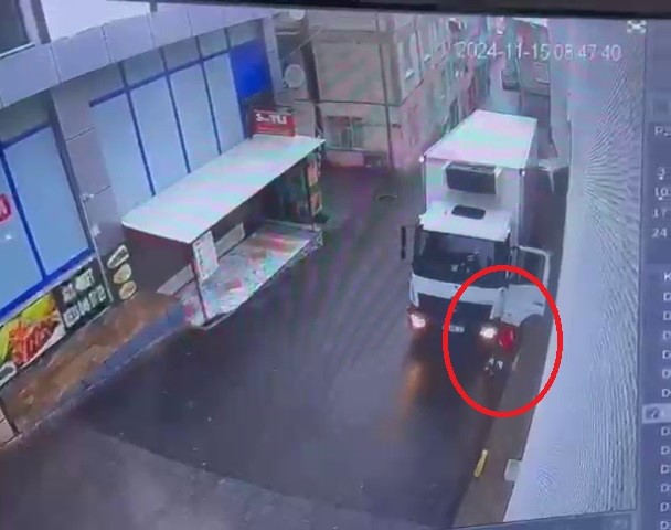 Bursa’da freni boşalan kamyon yokuş aşağı kayarken aracı durdurmak isteyen
