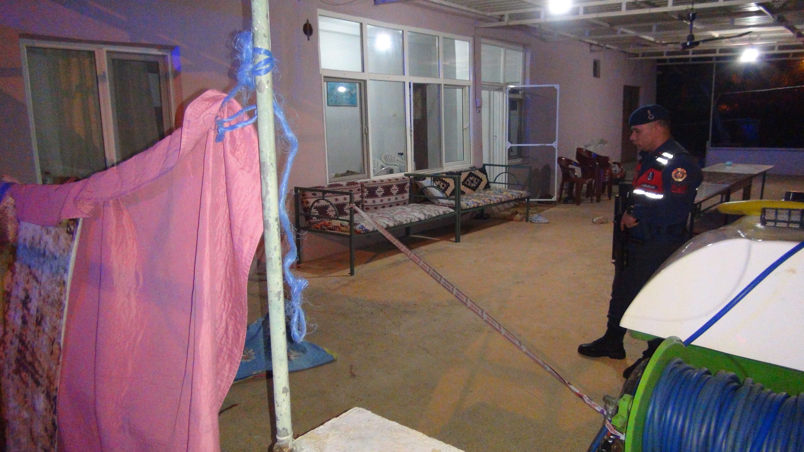 Mersin'in Silifke ilçesinde bir şahıs boşanma aşamasındaki eşi ile kayınbiraderini