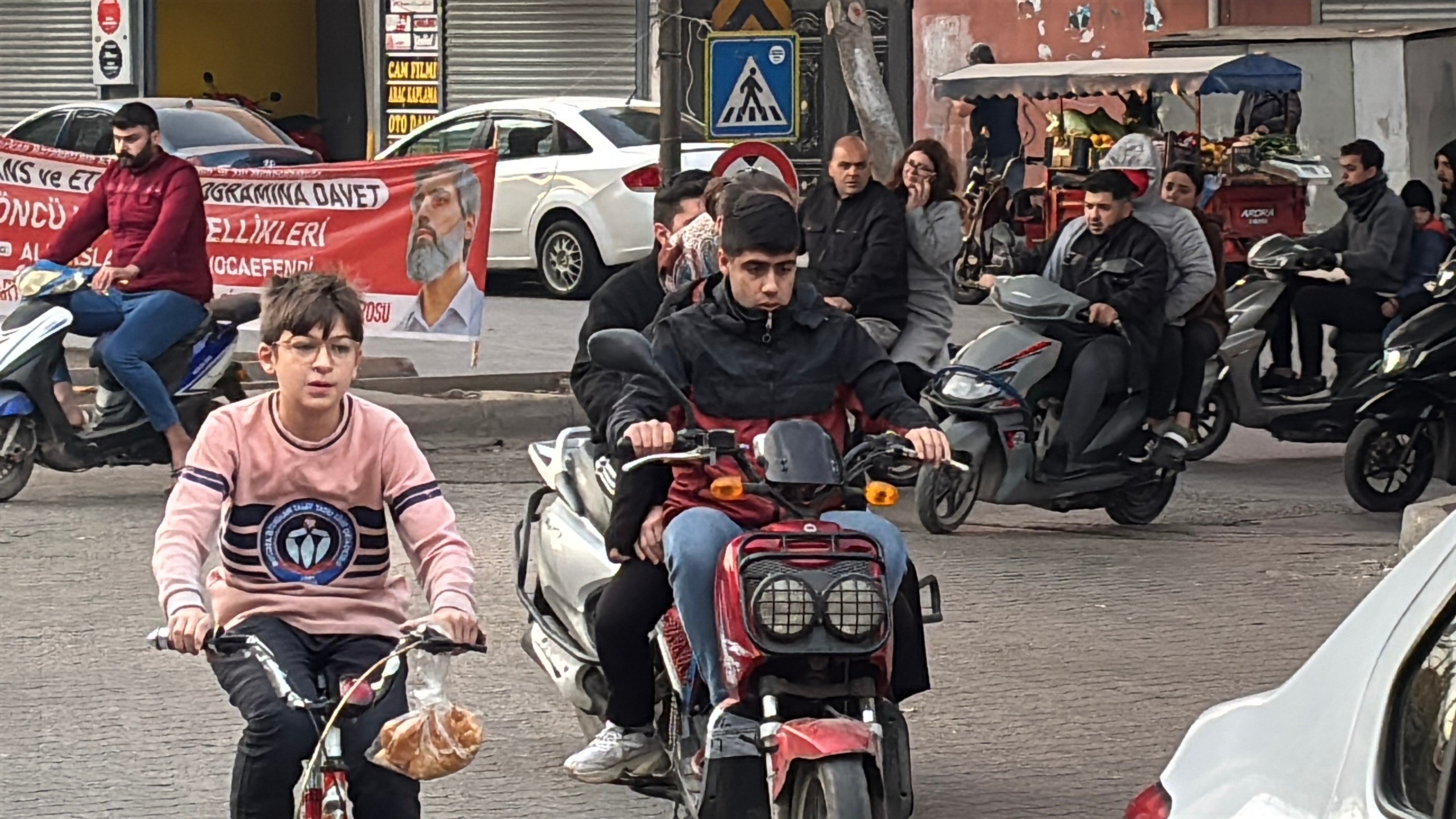  Adana'da trafiğe kayıtlı motosiklet sayısı 227 bini aşınca kent adeta