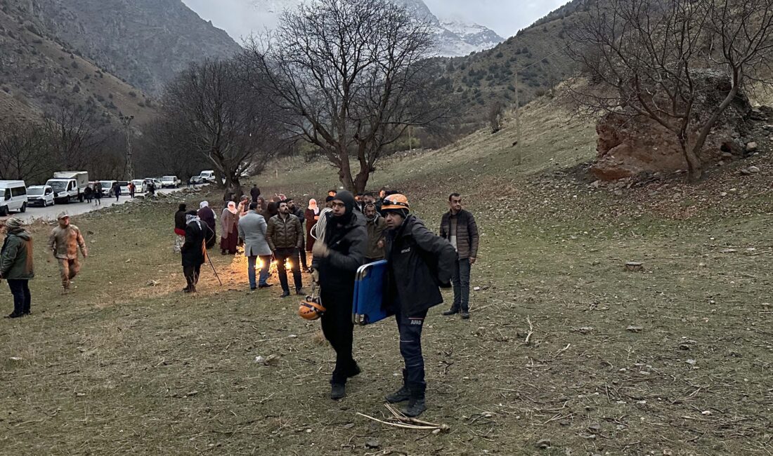 Van’ın Çatak ilçesinde dağdan yuvarlanan kaya parçalarının altında kalan 2