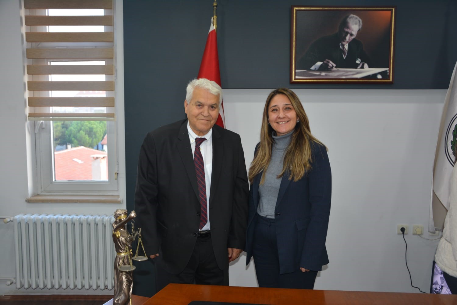 Afyonkarahisar'ın Sandıklı ilçesindeki avukatlar ilçede ağır ceza mahkemesinin kurulması için