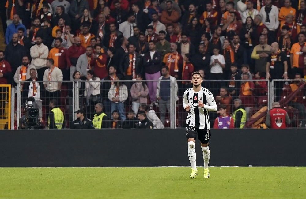Beşiktaş, Arnavutluk Milli Takımı’nın Ukrayna ile oynadığı müsabakada sakatlanan Ernest