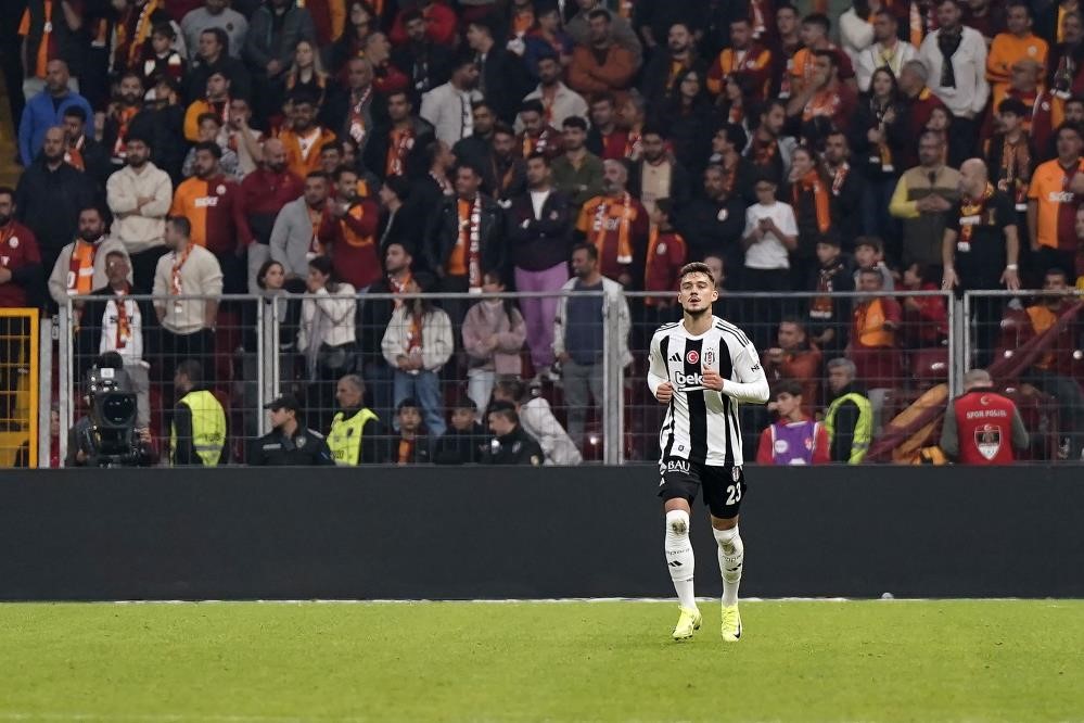 Beşiktaş, Arnavutluk Milli Takımı’nın Ukrayna ile oynadığı müsabakada sakatlanan Ernest