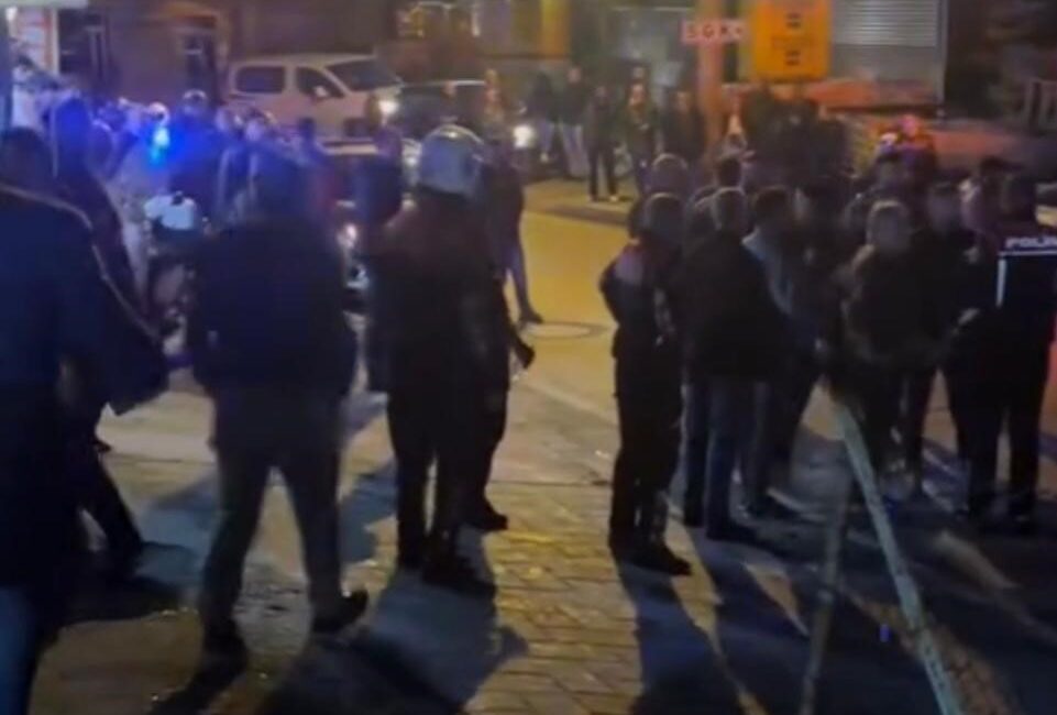 11 yaşındaki çocuğa taciz iddiası ortalığı karıştırdı Sakarya’nın Adapazarı ilçesinde bir markette 11 yaşındaki kız çocuğuna taciz