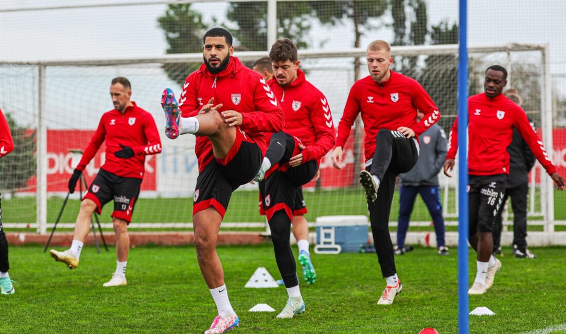 Samsunspor, Alanyaspor virajını kayıpsız geçmek istiyor Galatasaray deplasmanından puansız ayrılan Samsunspor, zirveden uzaklaşmamak için Alanyaspor engelini