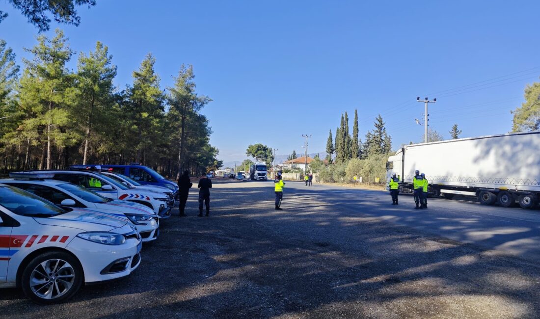 Antalya’da jandarma trafik ekipleri tarafından gerçekleştirilen cayrokopter ve dron destekli