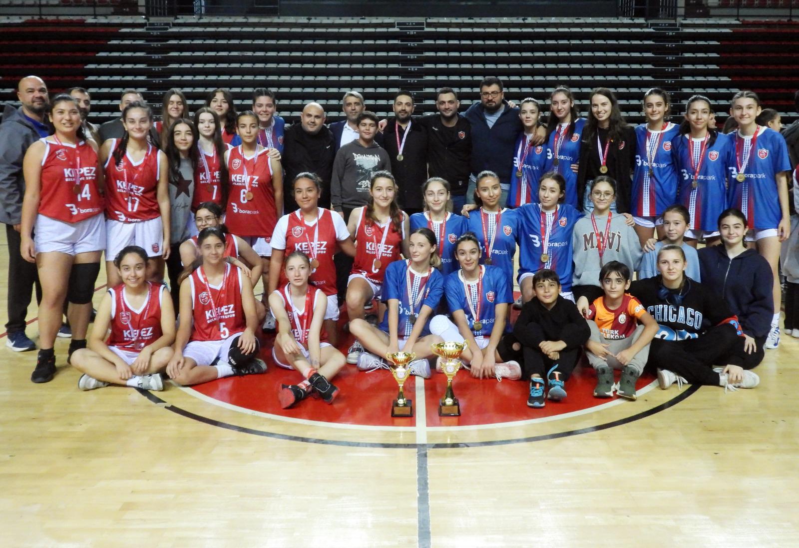 
Antalya U18 Kadın Basketbol Ligi’nde Kepez’in A takımı namağlup şampiyon