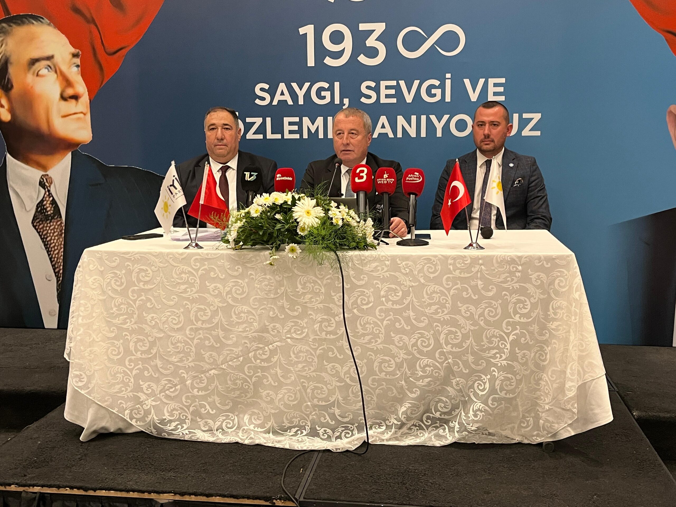 İYİ Parti Genel Başkan Yardımcısı ve Afyonkarahisar Milletvekili Hakan Şeref