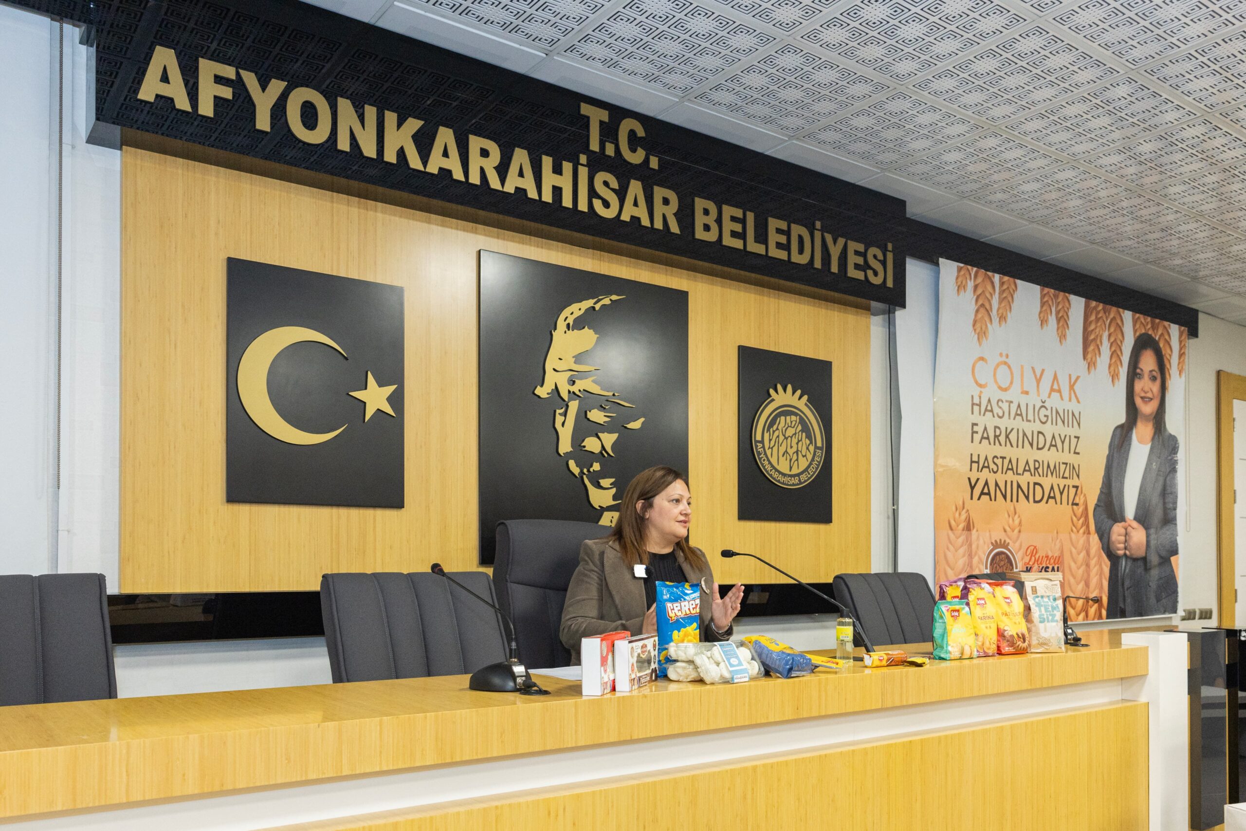 Afyonkarahisar Belediye Başkanı Burcu Köksal, çölyak hastalarına özel hazırlanan glütensiz