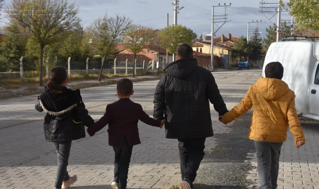 Afyonkarahisar'a bağlı Sülümenli beldesinde yaşayan Şerife, Hatice ve Özlem Eroğul,