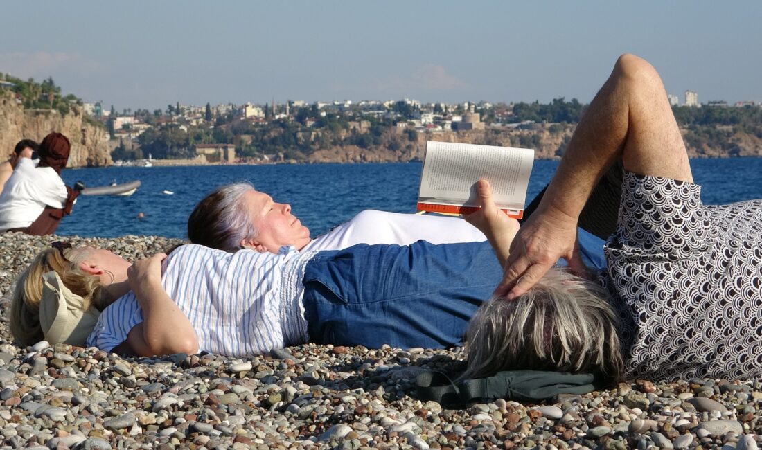 Antalya'da yağışlı havanın ardından güneş yeniden yüzünü gösterdi. Sıcaklığın 22