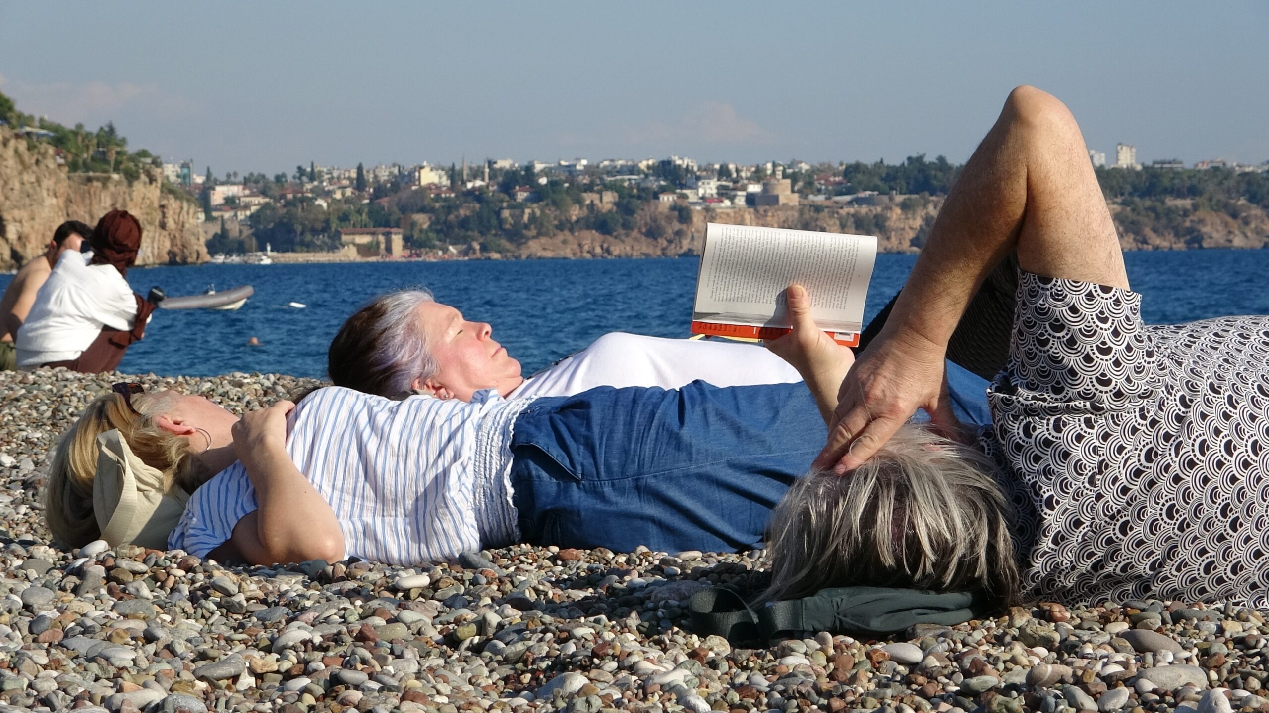 Antalya'da yağışlı havanın ardından güneş yeniden yüzünü gösterdi. Sıcaklığın 22