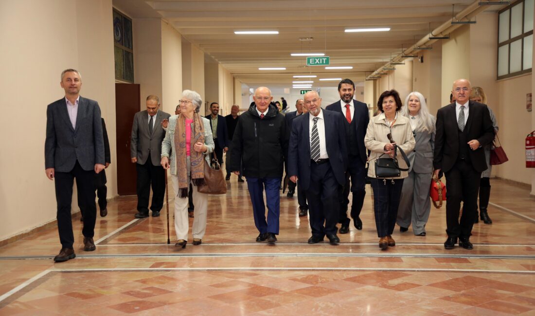 Sabri Bektöre Konferans Salonunda gerçekleştirilen panele: AKÜ Rektör Yardımcısı Prof.