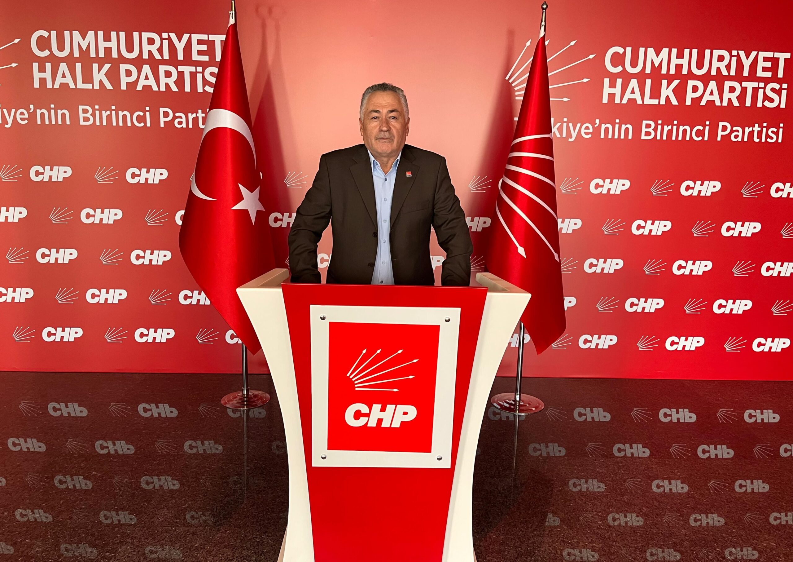 
Her zaman haklının, adaletin ve hukukun yanında duracaklarını belirten Cumhuriyet