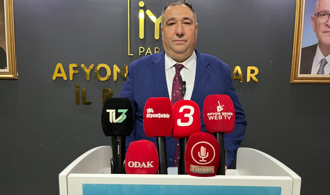 Haftalık basın toplantısında konuşan İYİ Parti Afyonkarahisar İl Başkanı Muhammet