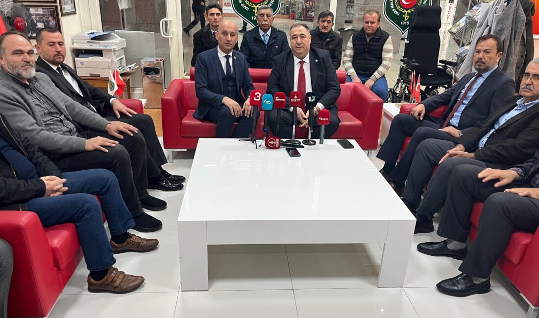 İYİ Parti Afyonkarahisar İl Başkanı Muhammet Mısırlıoğlu ve İl yönetimi,