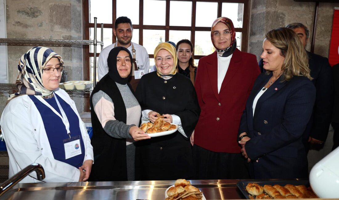 Afyonkarahisar’da bir dizi ziyaretler gerçekleştirerek proğramlara katılanMilli Eğitim Bakan Yardımcısı