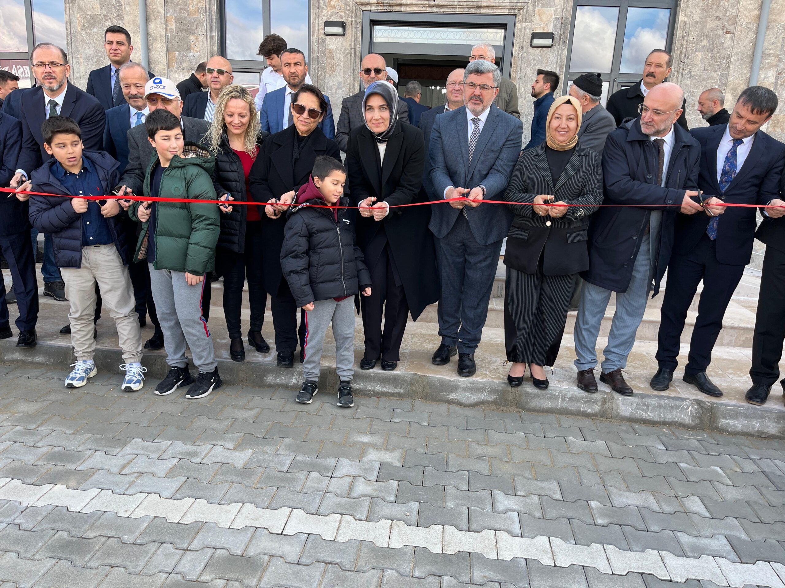 Afyonkarahisarlı iş insanı Şuayp Demirel’in ilimize kazandırdığı Hacı Selma Demirel