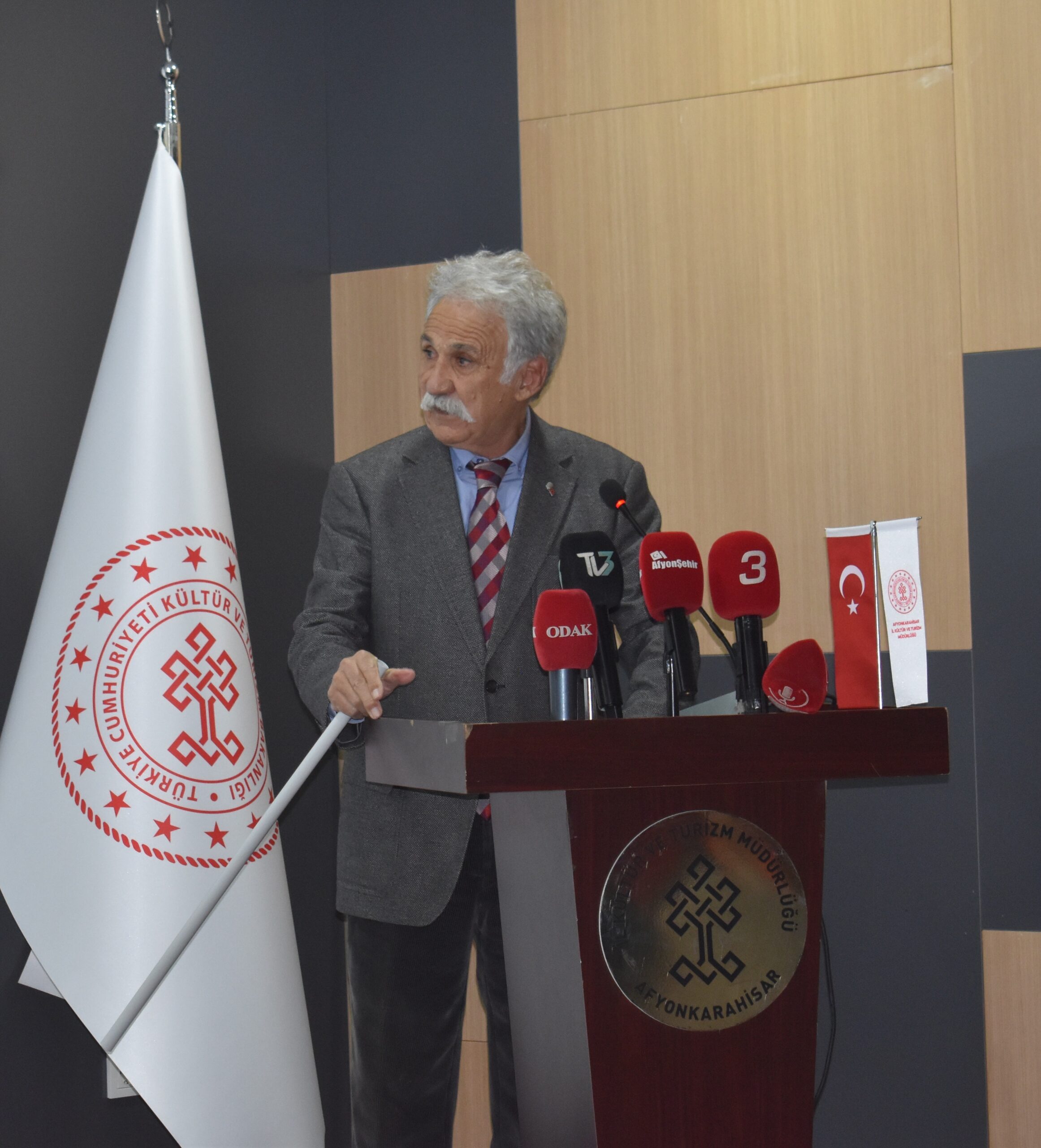   Türk Arkeolojisinin duayen isimlerinden Prof. Dr. Fahri Işık, Afyonkarahisar’da
