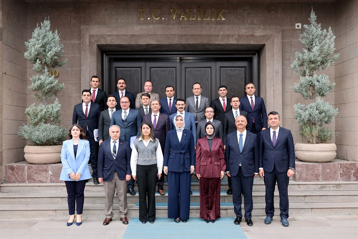 Afyonkarahisar Valisi Kübra Güran Yiğitbaşı başkanlığında vali yardımcıları ve kaymakamların