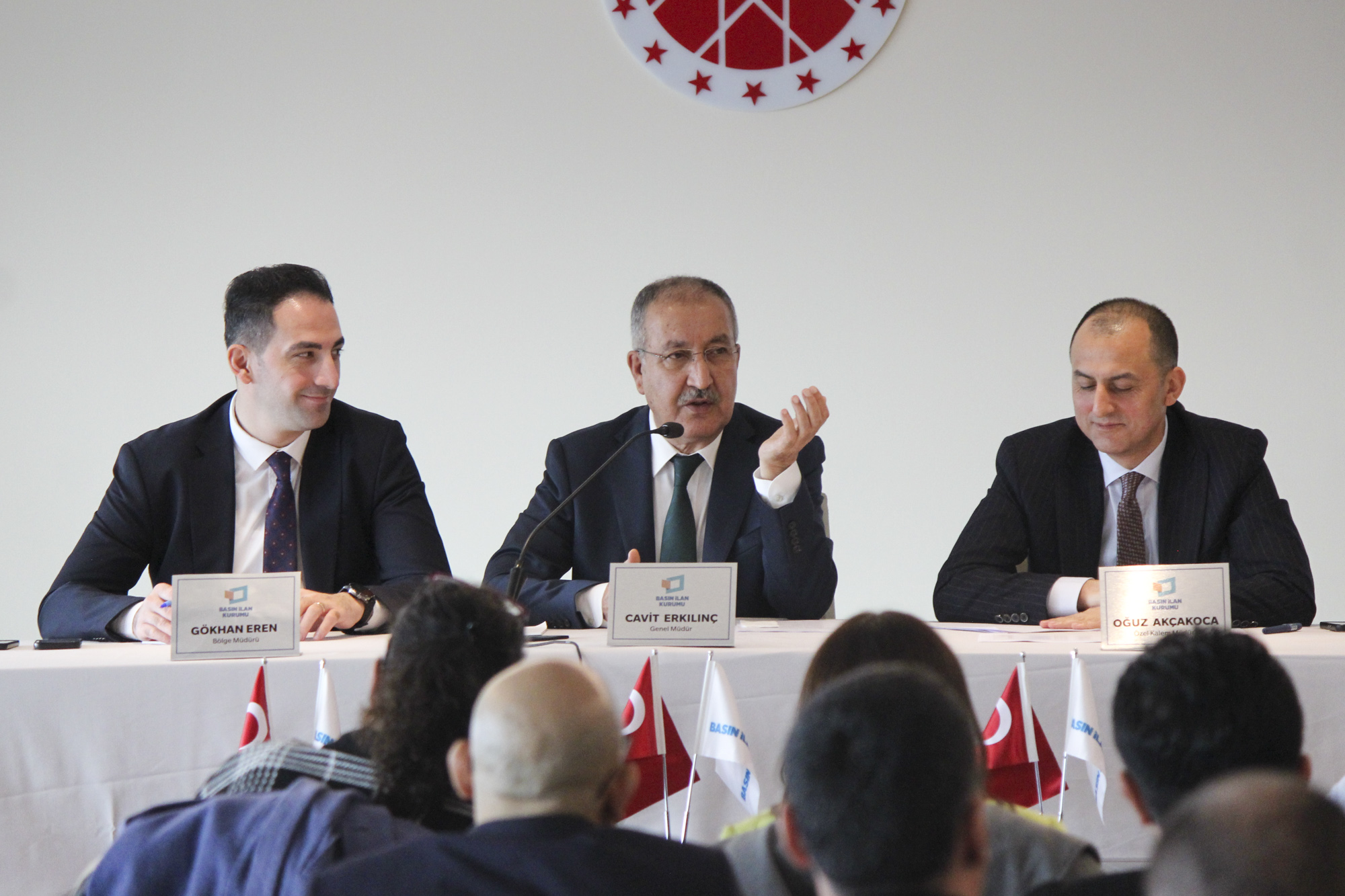 İzmir’de gazetecilerle buluşan Basın İlan Kurumu (BİK) Genel Müdürü Cavit