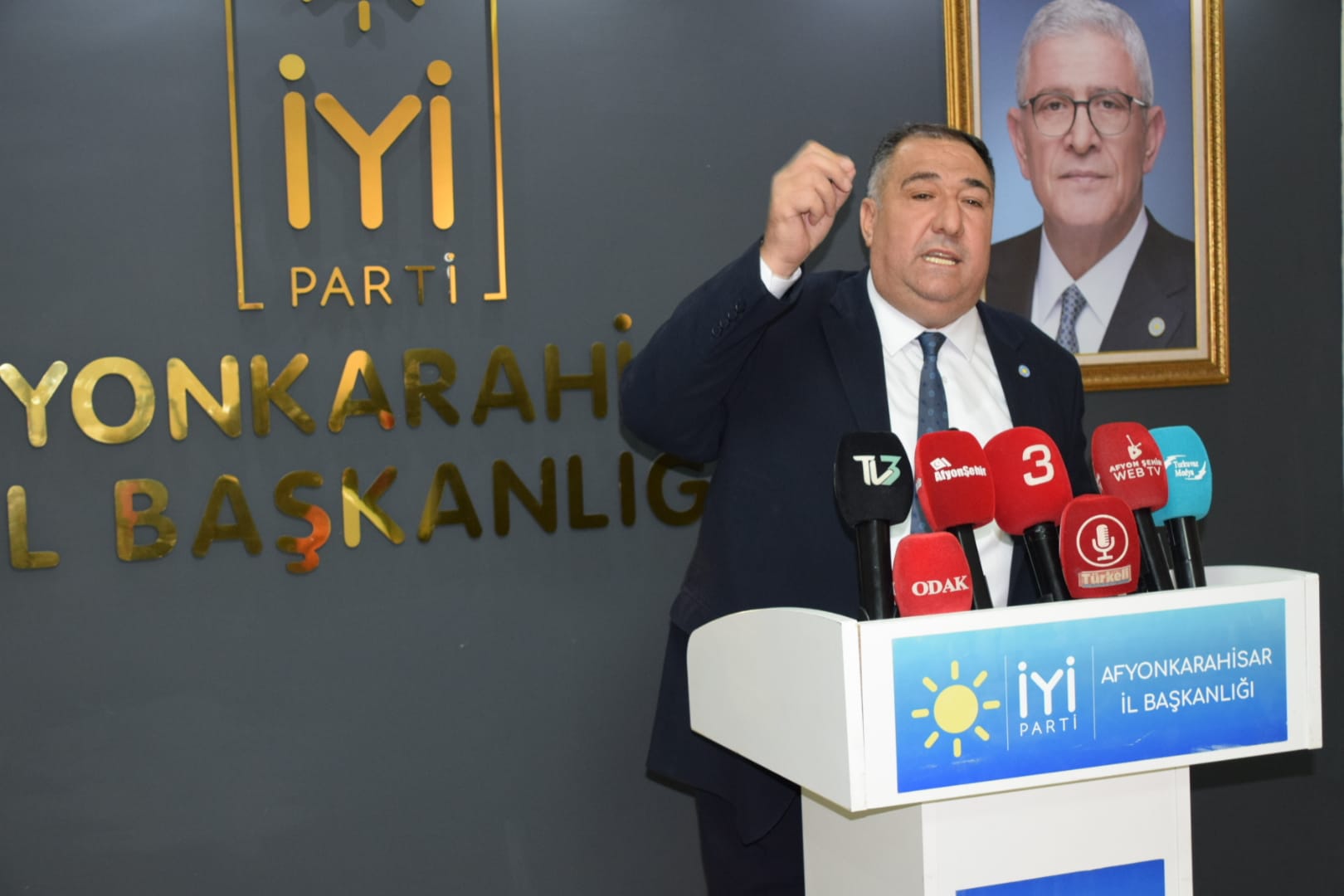 İYİ Parti Afyonkarahisar İl Başkanı Muhammet Mısırlıoğlu, haftalık basın toplantısında