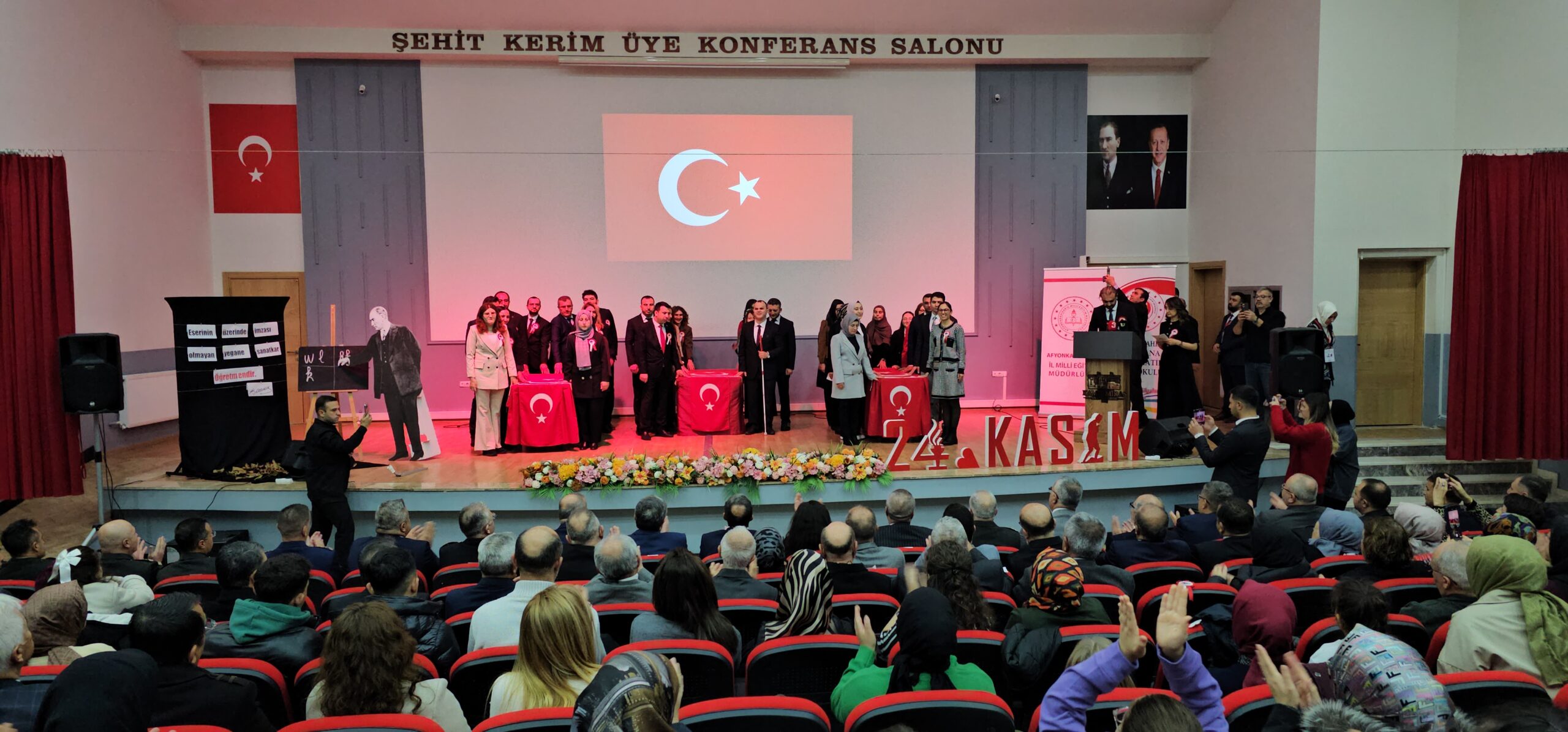 Mustafa Kemal Atatürk’e 24 Kasım 1928 tarihinde “Millet Mektepleri Başöğretmeni”