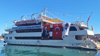 Antalya İş İnsanları Derneği'nce düzenlenen (ANTİAD) Cumhuriyet'in 101'nci yılı kutlamaları