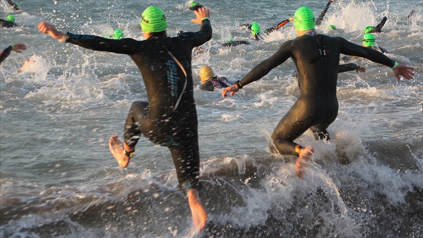 Yüzme, bisiklet ve koşudan oluşan Ironman 70.3 Türkiye yarışları, Antalya'da
