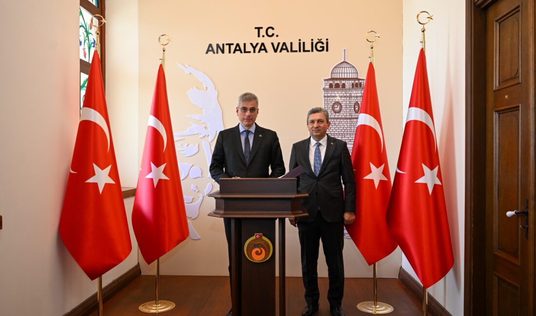 Çeşitli temaslarda bulunmak üzere Antalya’ya gelen Sağlık Bakanı Prof. Dr.