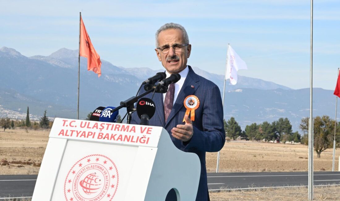 Ulaştırma ve Altyapı Bakanı Abdulkadir Uraloğlu, Korkuteli’ni Burdur, Isparta ve