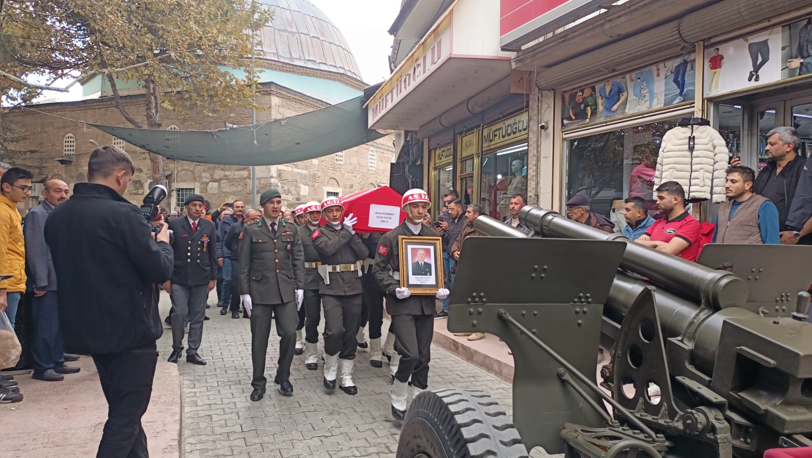 Afyonkarahisar Kültür ve Turizm Derneği eski başkanlarından, Afyon Eğitim Vakfı’nın