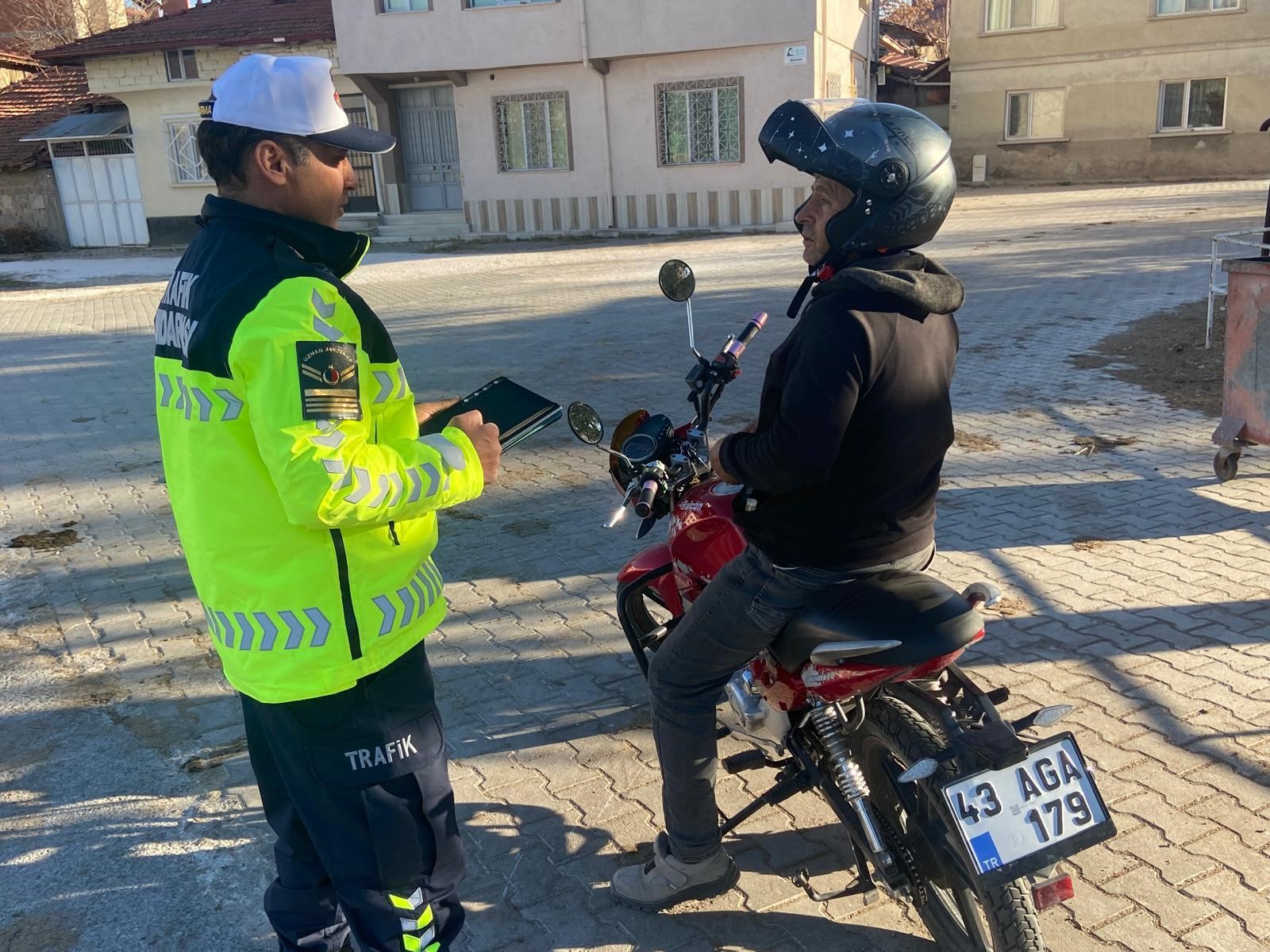 Kütahya'da motosiklet ve motorlu bisikletlere yönelik özel denetim gerçekleştirildi.