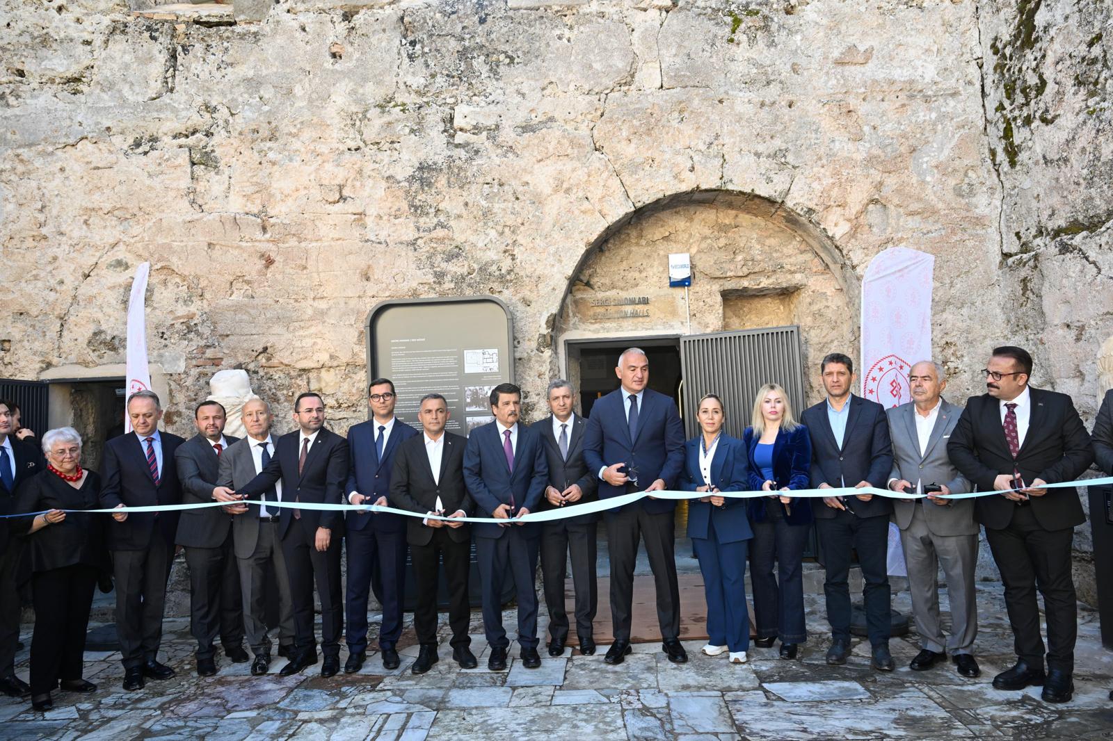 Kültür ve Turizm Bakanı Mehmet Nuri Ersoy Side Antik Kentinde