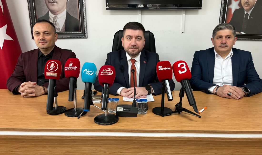 AK Parti Afyonkarahisar İl Başkanlığı’nda haftalık basın toplantısı düzenlendi. Kameralar