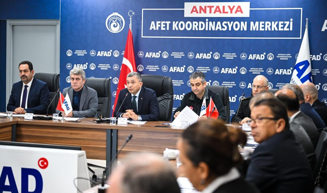 
Antalya Valisi Hulusi Şahin başkanlığında kış ayında olası afet ve