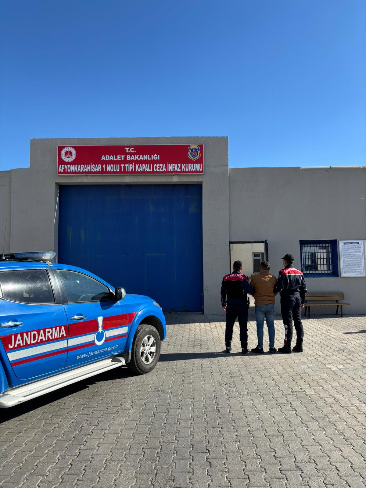 Afyonkarahisar İl Jandarma Komutanlığı, aranan şahısların tespiti ve yakalanmasına yönelik
