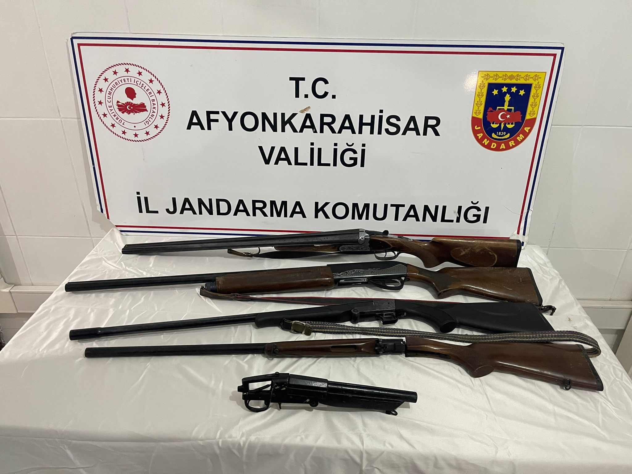   Afyonkarahisar İl Jandarma Komutanlığı, Dinar ilçesi Kazanpınar köyünde gerçekleştirdiği