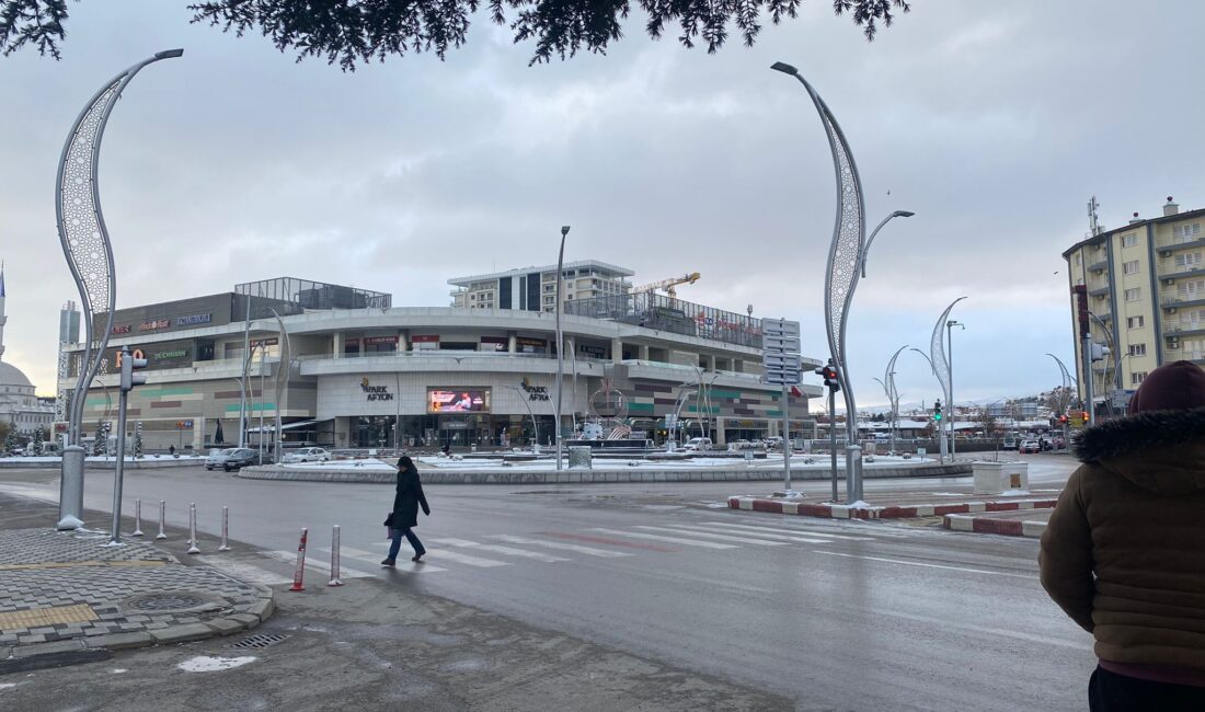Afyonkarahisar Bugün Buz Gibi Hava ile Uyanıldı: -3 Derece Afyonkarahisar, soğuk bir sabaha uyandı. Hava sıcaklığı bu sabah -3