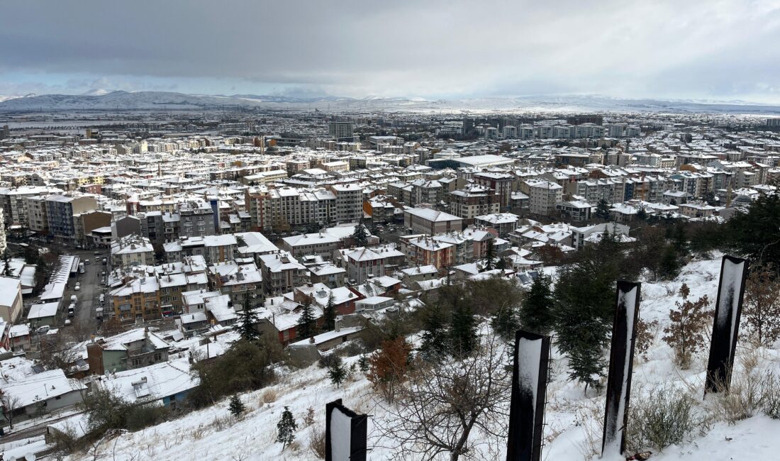 Afyonkarahisar, kış aylarının soğuk ve beyaz örtüsüyle farklı bir güzelliğe